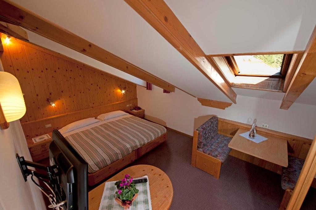 Hotel Ladina Campitello di Fassa Kültér fotó