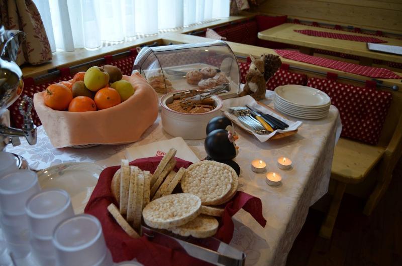 Hotel Ladina Campitello di Fassa Kültér fotó