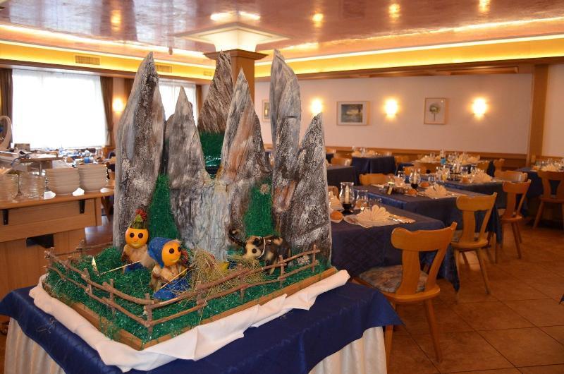 Hotel Ladina Campitello di Fassa Kültér fotó