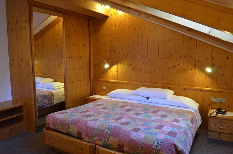 Hotel Ladina Campitello di Fassa Kültér fotó