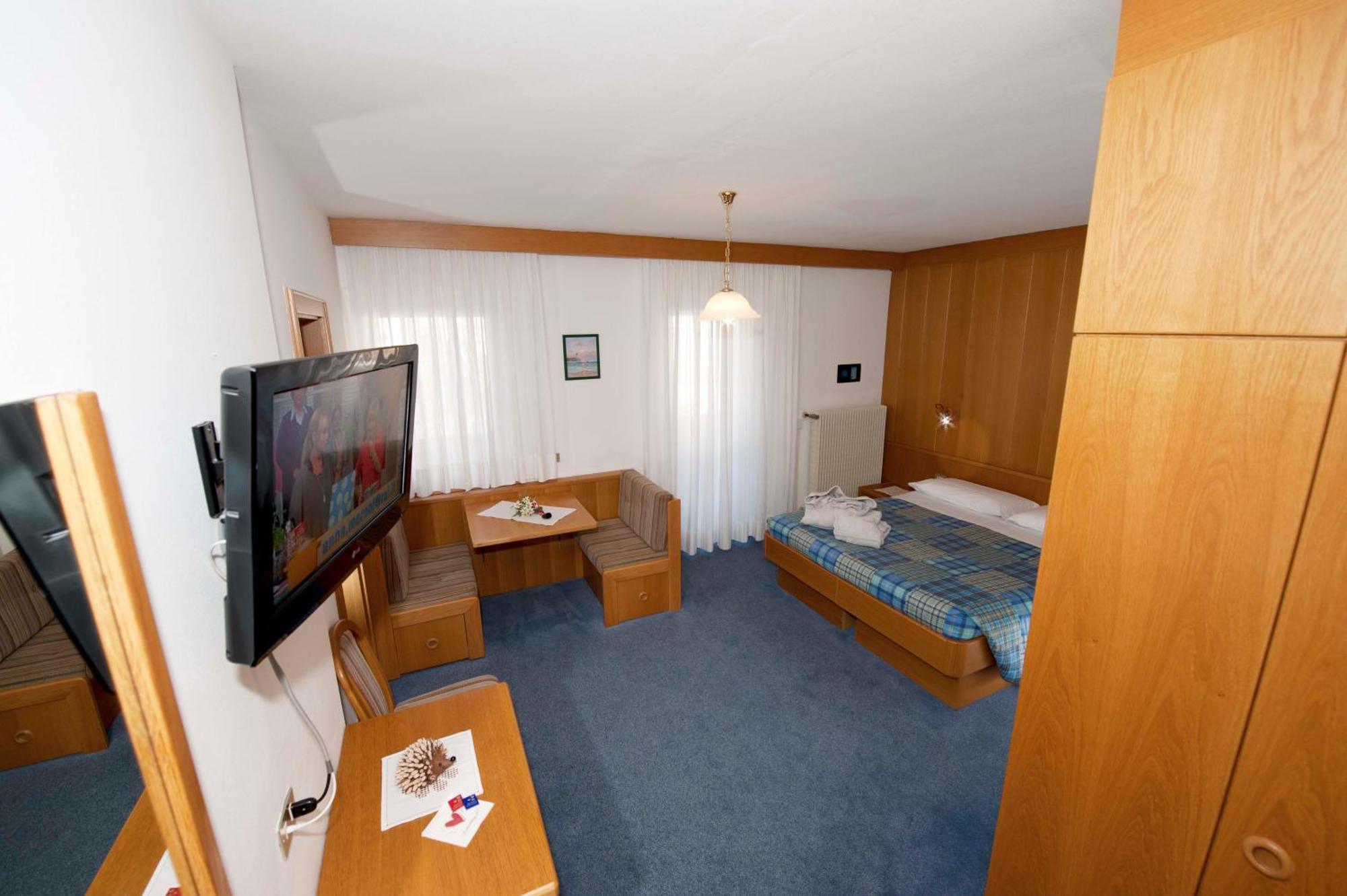Hotel Ladina Campitello di Fassa Kültér fotó