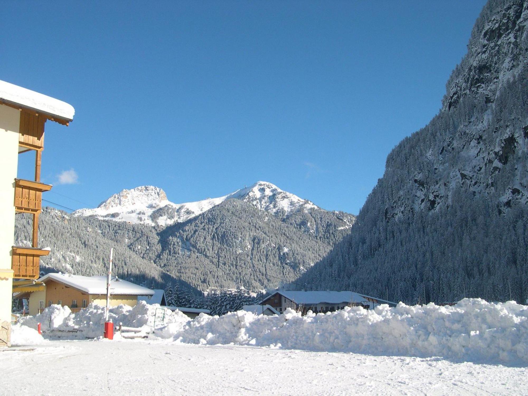 Hotel Ladina Campitello di Fassa Kültér fotó