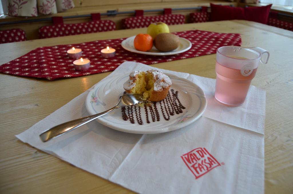 Hotel Ladina Campitello di Fassa Kültér fotó