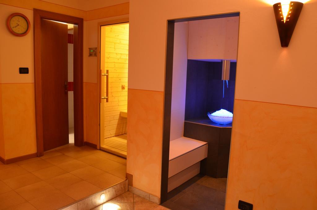 Hotel Ladina Campitello di Fassa Kültér fotó