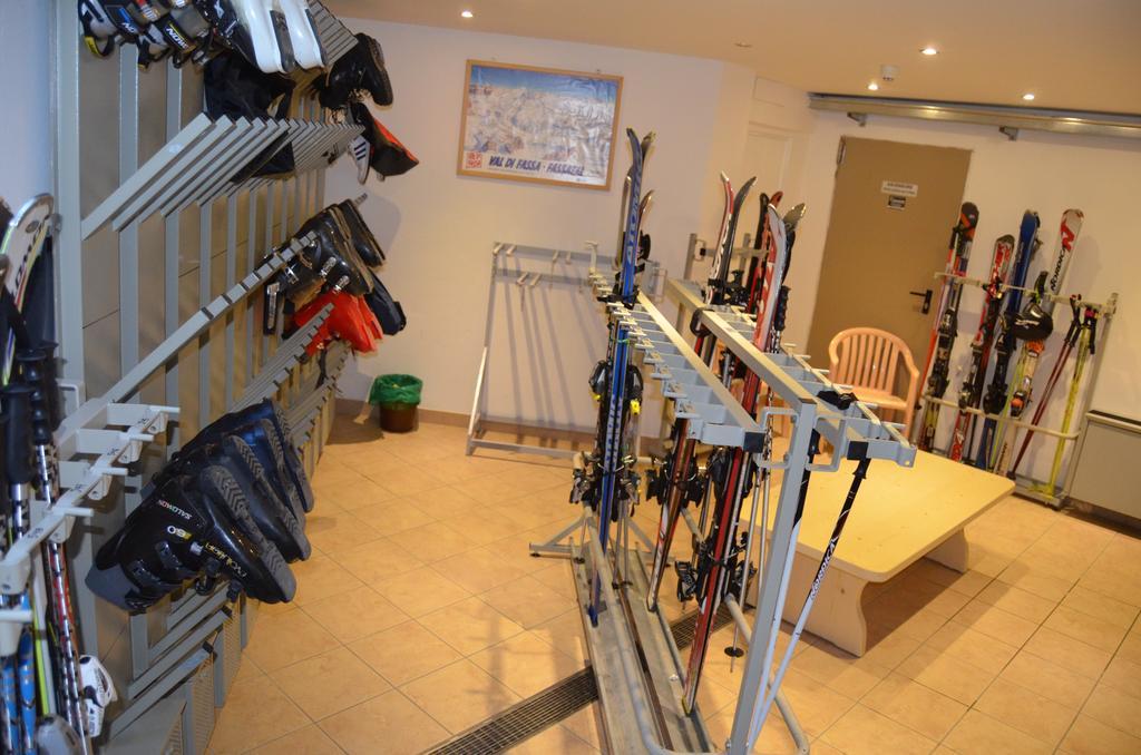 Hotel Ladina Campitello di Fassa Kültér fotó
