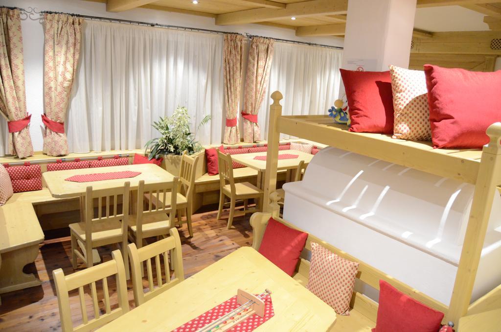 Hotel Ladina Campitello di Fassa Kültér fotó