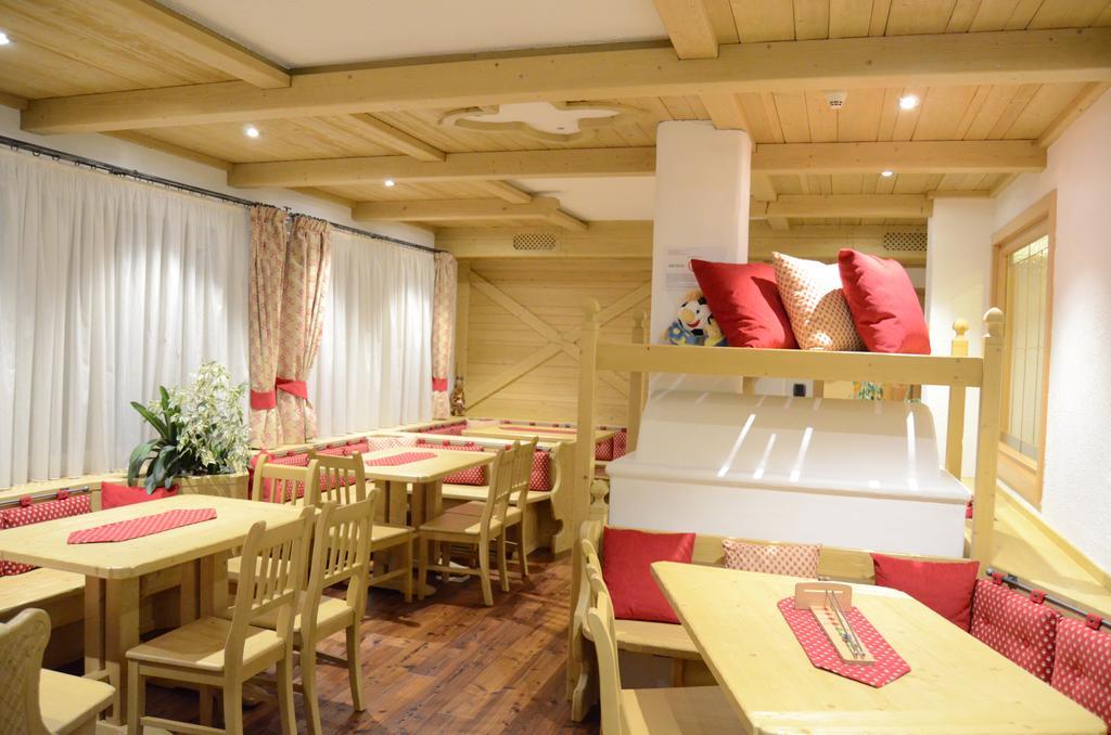 Hotel Ladina Campitello di Fassa Kültér fotó