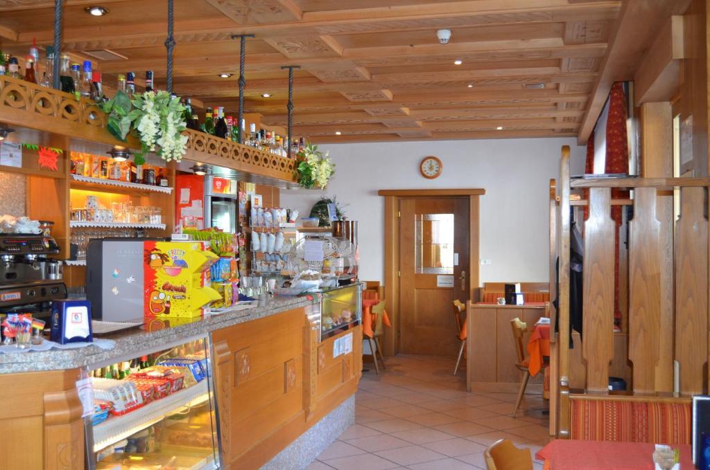 Hotel Ladina Campitello di Fassa Kültér fotó