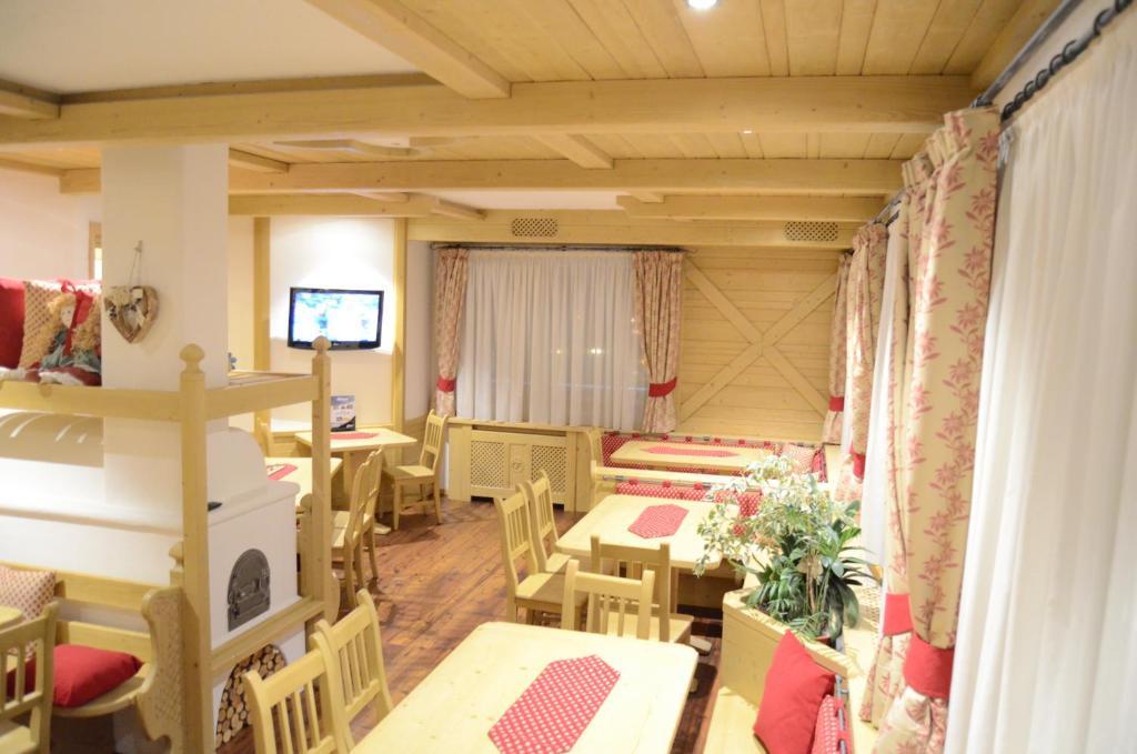 Hotel Ladina Campitello di Fassa Kültér fotó