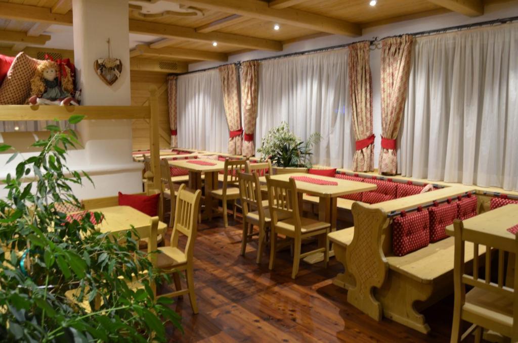 Hotel Ladina Campitello di Fassa Kültér fotó