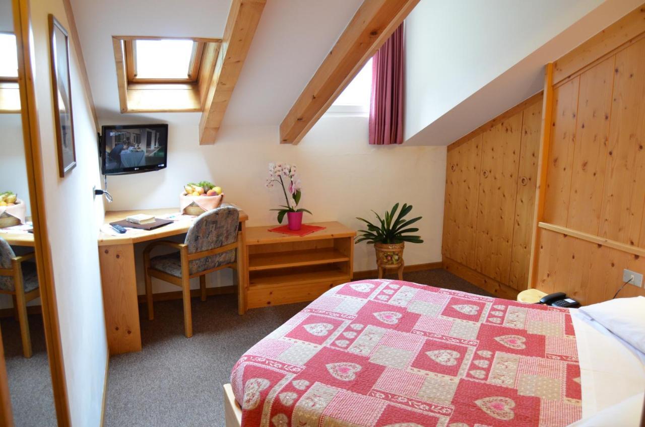 Hotel Ladina Campitello di Fassa Kültér fotó